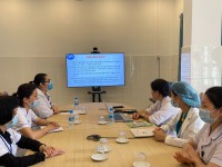 Các y bác sĩ tham dự Buổi hội chẩn tại điểm cầu Bệnh viện đa khoa tỉnh Cao Bằng