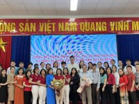 Các đại biểu chụp ảnh lưu niệm tại hội nghị nhân kỷ niệm ngày Công tác xã hội Việt nam 25 3