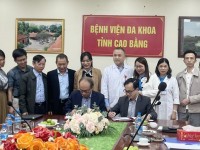 Bệnh viện đa khoa tỉnh Cao Bằng và Bệnh viên Trung ương Thái nguyên ký biên bản ghi nhớ hợp tác tại buổi làm việc