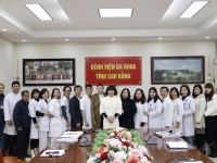 TS.BS Lý Thị Bạch Như – Bí thư Đảng ủy, Giám đốc Bệnh viện trao quyết định bổ nhiệm 09 viên chức giữ các vị trí  tại các khoa Gây mê hồi sức, Dược, Khám bệnh, Tai mũi họng, Hồi sức tích cực chống độc - đơn vị thận nhân tạo, Ngoại tổng hợp, Cấp cứ