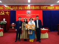 Ban chi ủy chi bộ 2 nhiệm kỳ 2025 - 2027 ra mắt đại hội.