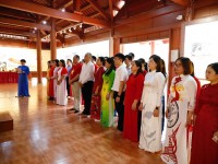Đảng viên chi bộ 1, 10  thành kính dâng hương, dâng hoa báo công với Bác
