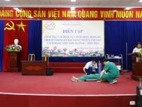 Lực lượng y tế thực diễn tập tình huống.