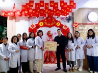 CHỦ TỊCH UBND TỈNH LÊ HẢI HOÀ THĂM, CHÚC TẾT VÀ TẶNG QUÀ BỆNH VIỆN ĐA KHOA TỈNH