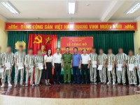 Lãnh đạo các đơn vị trao quyết định đặc xá cho các phạm nhân vào ngày 01/06/2026 của tỉnh Cao Bằng