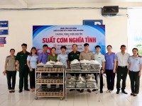 Khối thi đua số 4 thuộc tỉnh Cao Bằng tổ chức chương trình " Suất cơm nghĩa tình" tại bệnh viện đa khoa tỉnh Cao Bằng