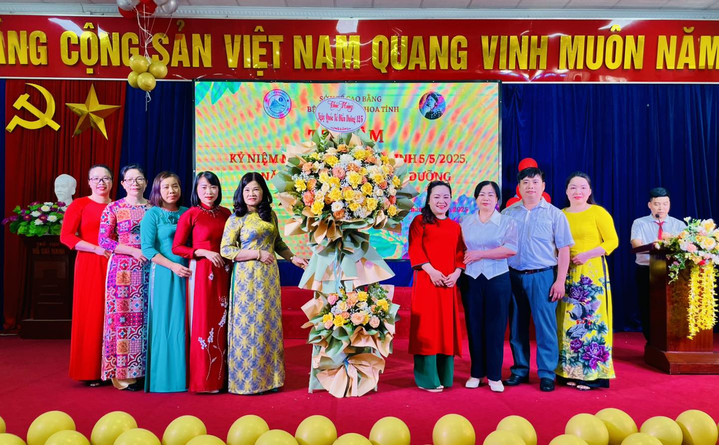 Bệnh viện Đa khoa Cao Bằng kỷ niệm 60 năm Ngày Quốc tế Điều dưỡng.