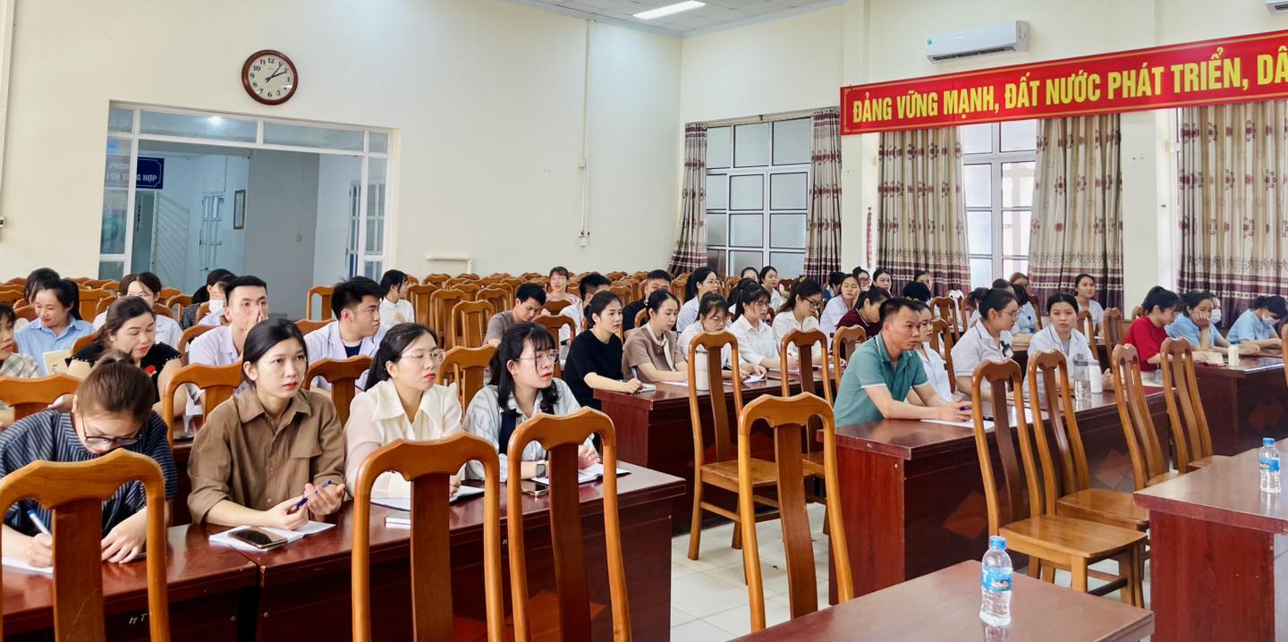 BỆNH VIỆN ĐA KHOA TỈNH CAO BẰNG TỔ CHỨC TẬP HUẤN CHO 56 VIÊN CHỨC MỚI TUYỂN DỤNG NĂM 2025