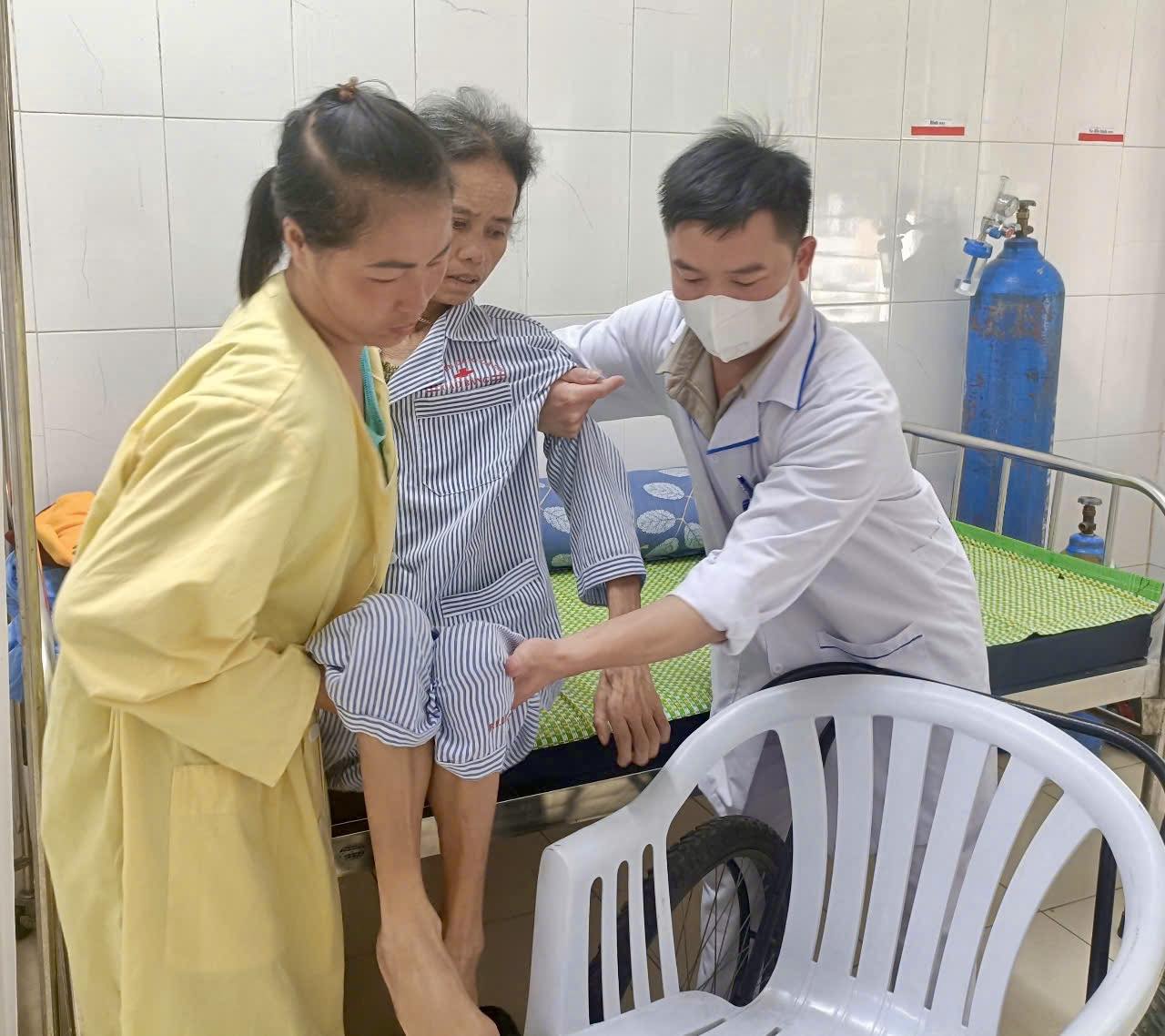 Điều dưỡng viên: Trái tim và đôi tay trong chăm sóc người bệnh tại Bệnh viện Đa khoa tỉnh Cao Bằng".