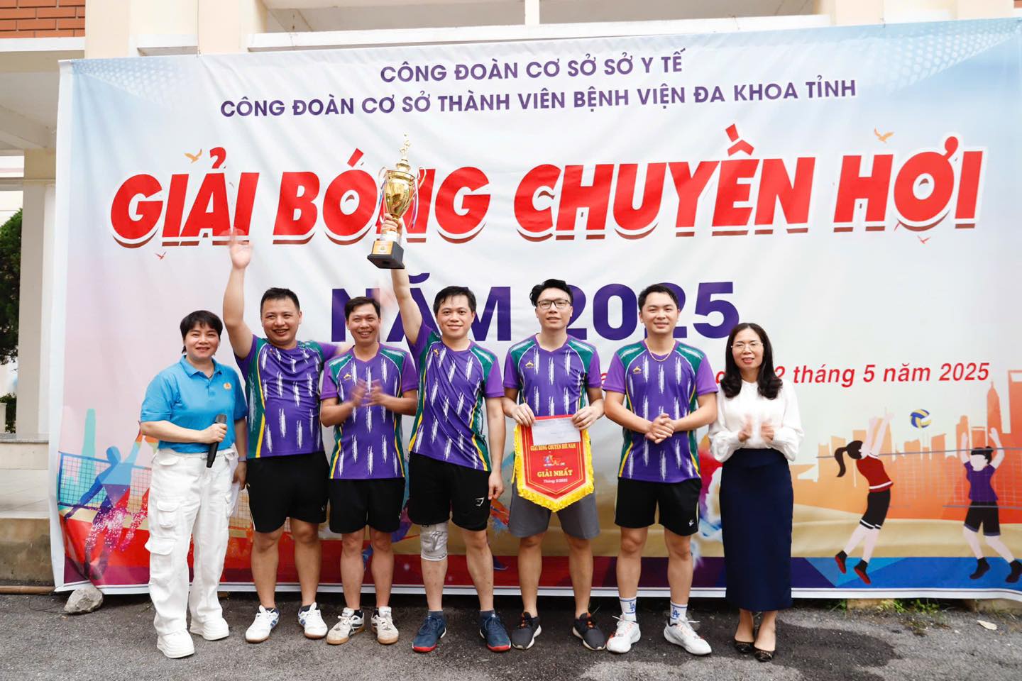 Tổ công đoàn Chấn thương chỉnh hình xuất sắc vô địch nội dung dành cho nam.