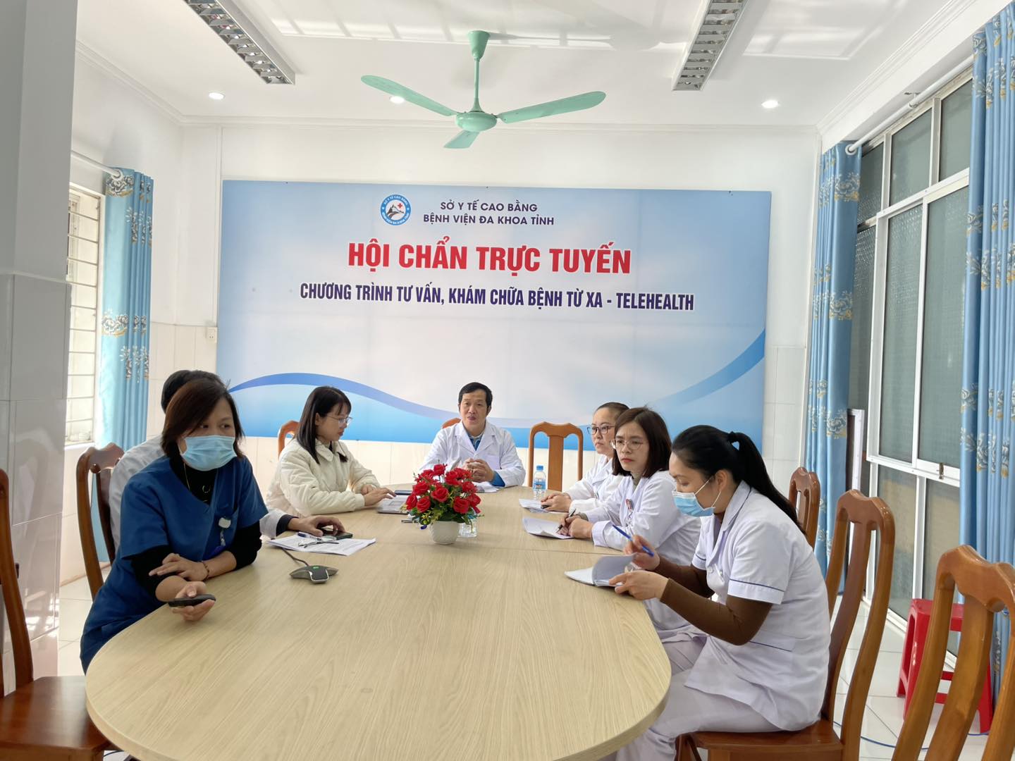 Bệnh viện đa khoa tỉnh Cao Bằng tổ chức phiên Khám chữa bệnh từ xa và Sinh hoạt khoa học tháng 11