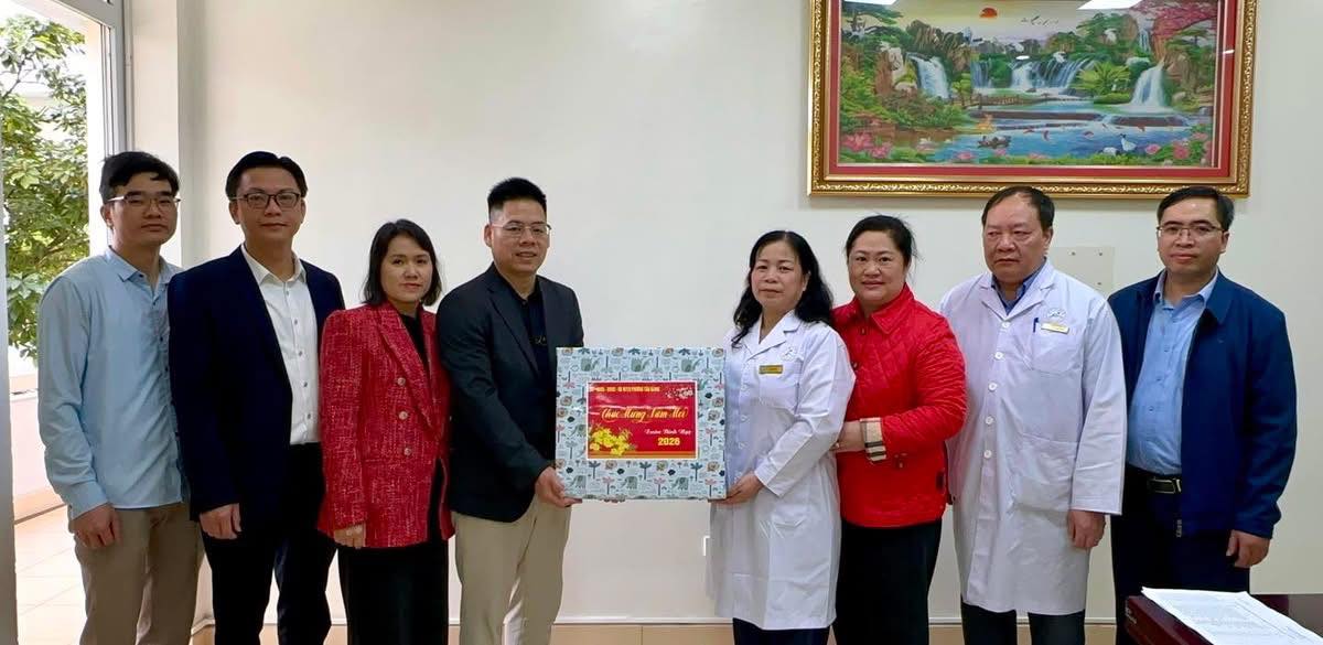 Đảng ủy – HĐND – UBND – Ủy ban MTTQ phường Tân Giang đã đến thăm, động viên đội ngũ nhân viên y tế Bệnh viện