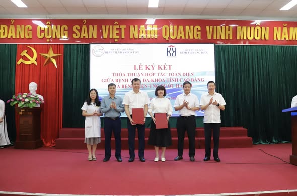 Bệnh viện Đa khoa tỉnh Cao Bằng ký thỏa thuận hợp tác hỗ trợ chuyên môn với Bệnh viện Ung bướu Hà Nội