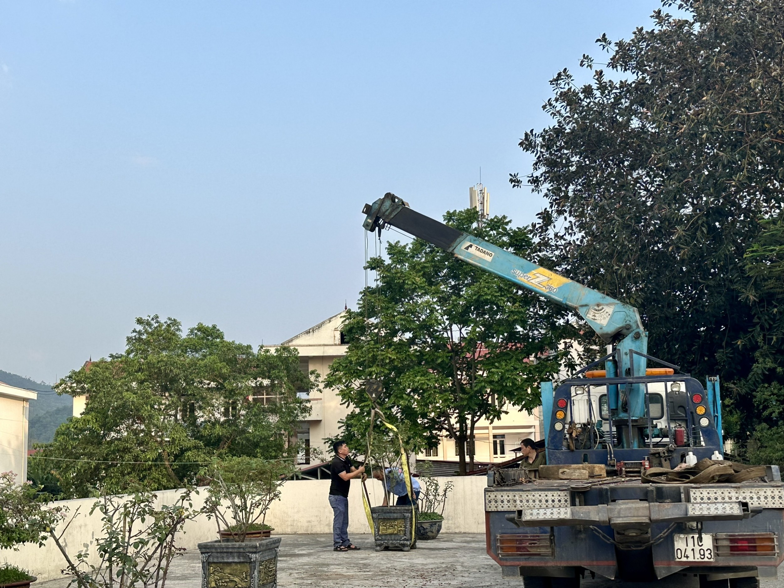 Hoạt động chỉnh trang khuôn viên tại Bệnh viện đa khoa tỉnh Cao Bằng hưởng ứng Tuần lễ Quốc gia Nước sạch và Vệ sinh môi trường năm 2026.