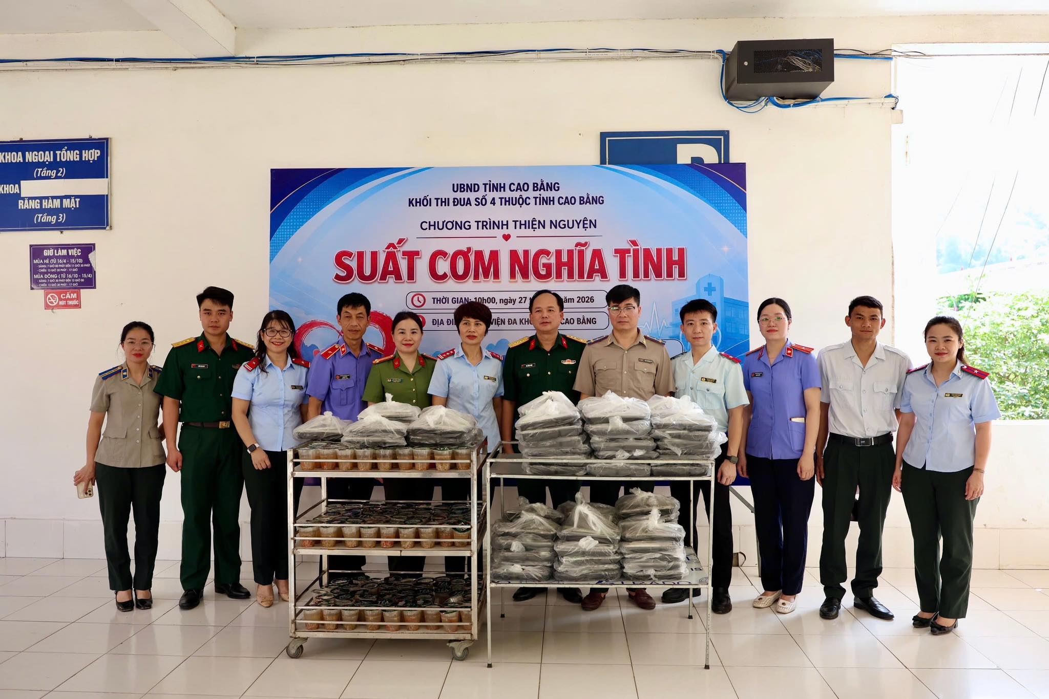 Khối thi đua số 4 thuộc tỉnh Cao Bằng tổ chức chương trình " Suất cơm nghĩa tình" tại bệnh viện đa khoa tỉnh Cao Bằng