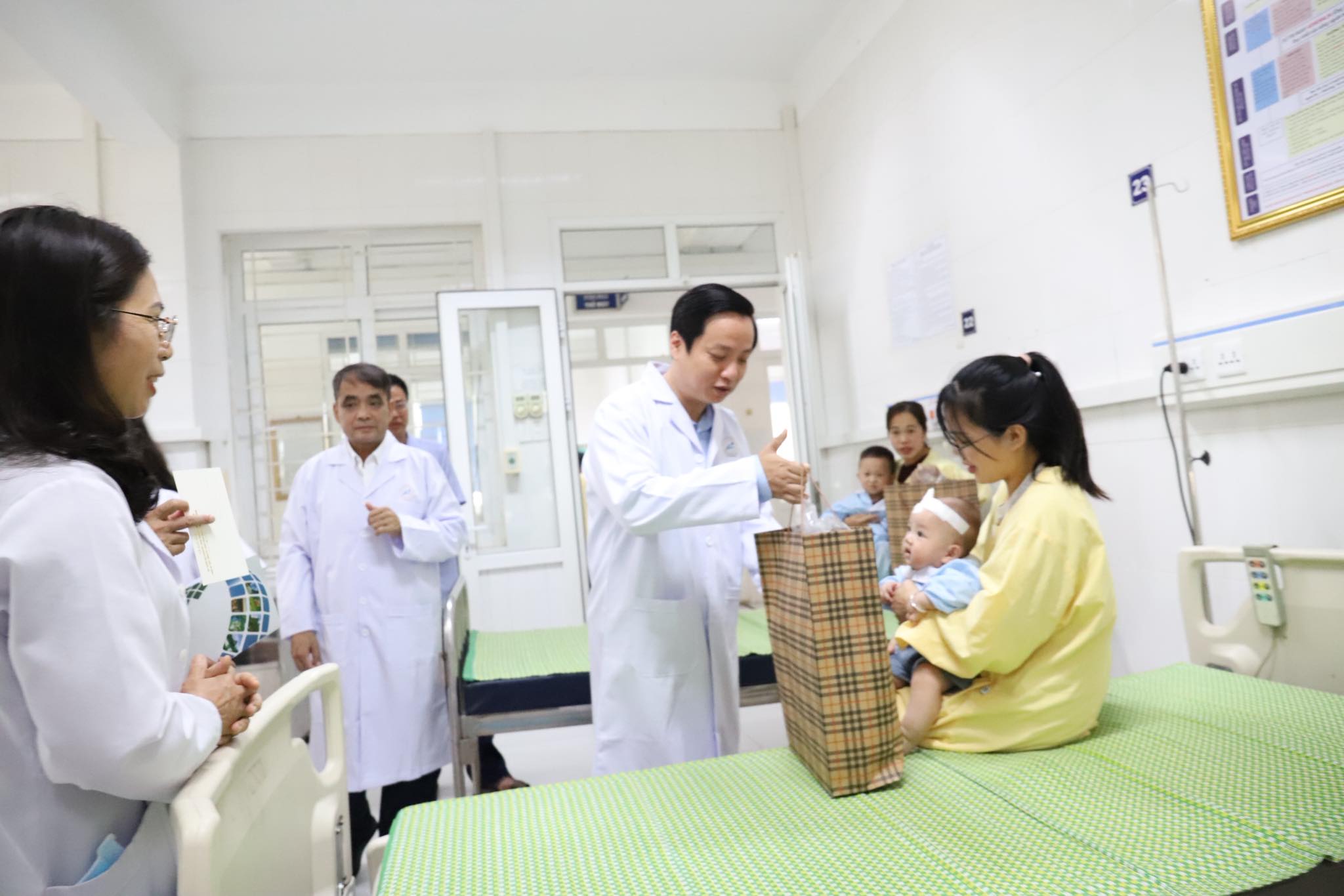 "Chăm sóc và bảo vệ sức khỏe trẻ em là trách nhiệm của toàn xã hội."